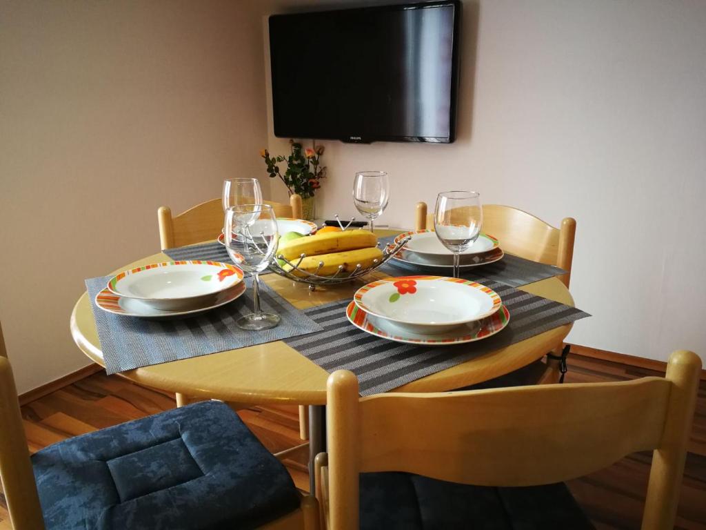 Televízia a/alebo spoločenská miestnosť v ubytovaní Niko Apartment
