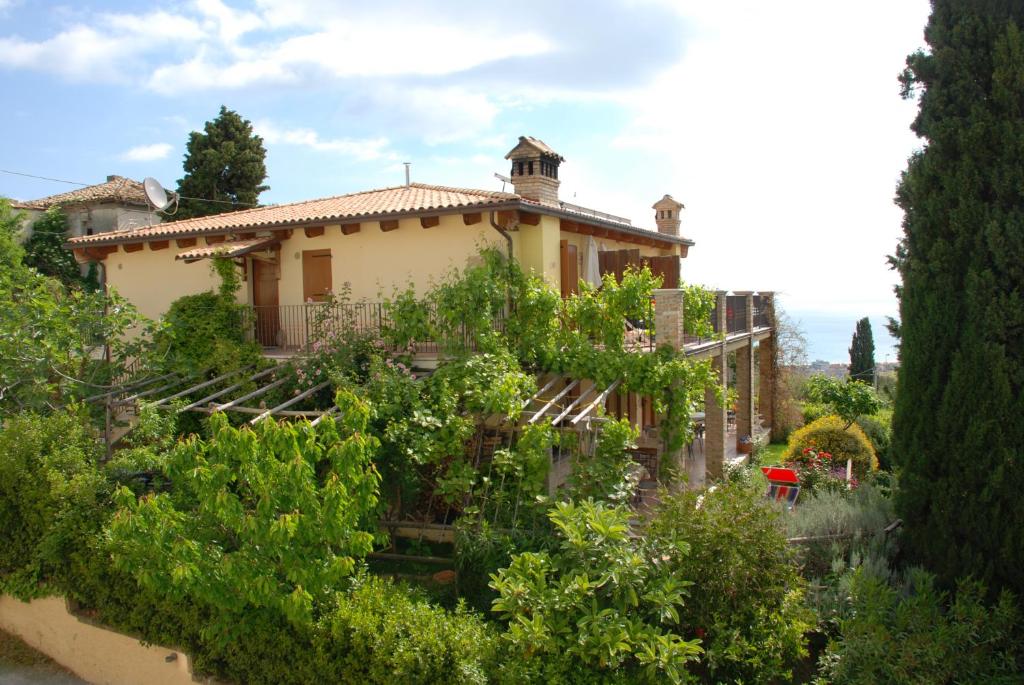 a house with a lot of trees and plants at Bed & Breakfast Latteletto in Tortoreto Lido