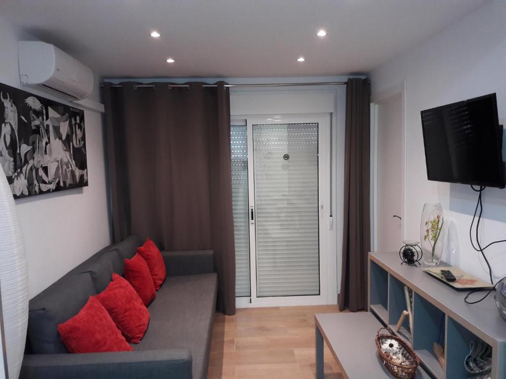 Televízia a/alebo spoločenská miestnosť v ubytovaní CABOMOLINOS, APARTAMENTO108