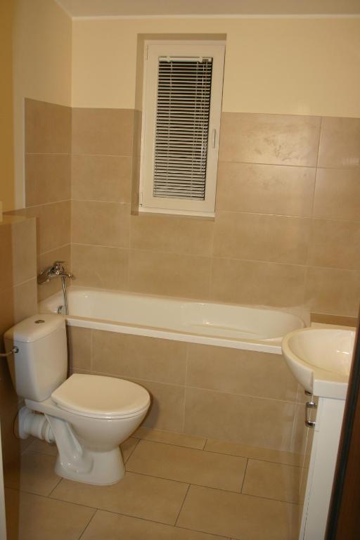 Noclegi Piastow - Standard Twin Room With Shared Bathroom