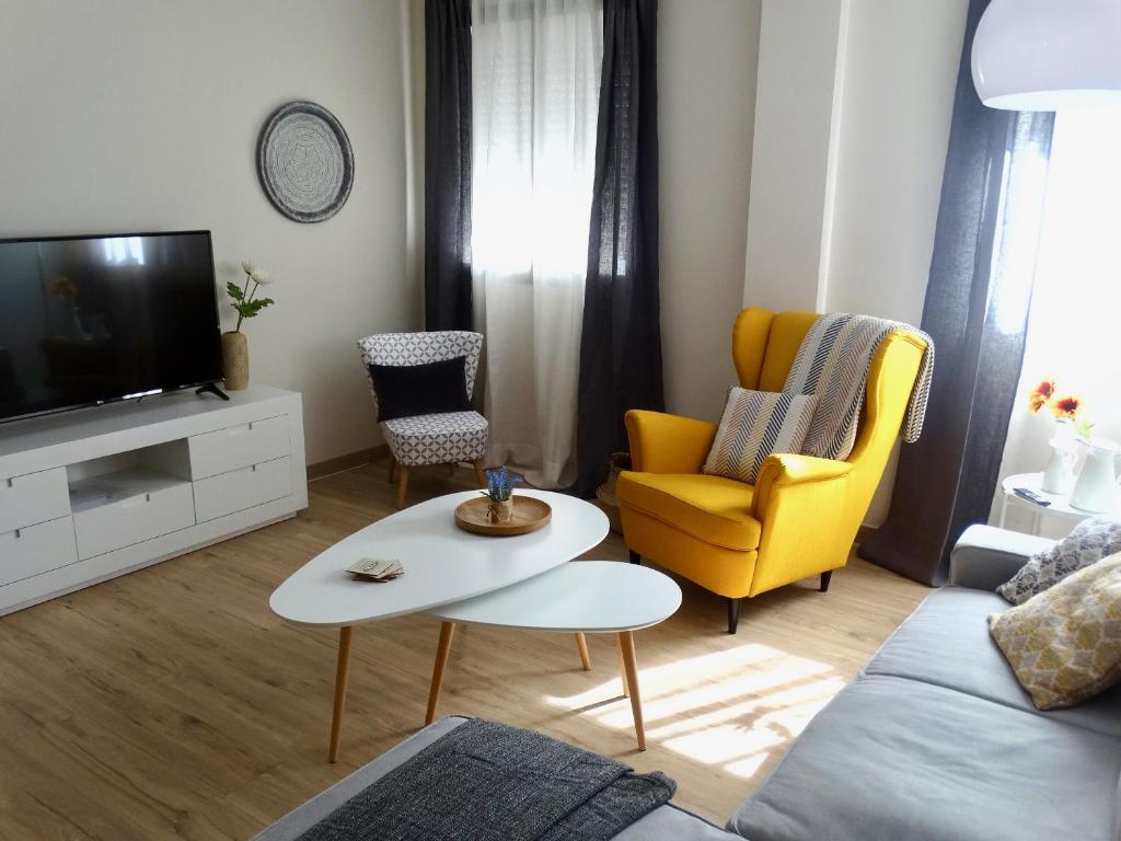 Televízia a/alebo spoločenská miestnosť v ubytovaní Apartamento El Barranco