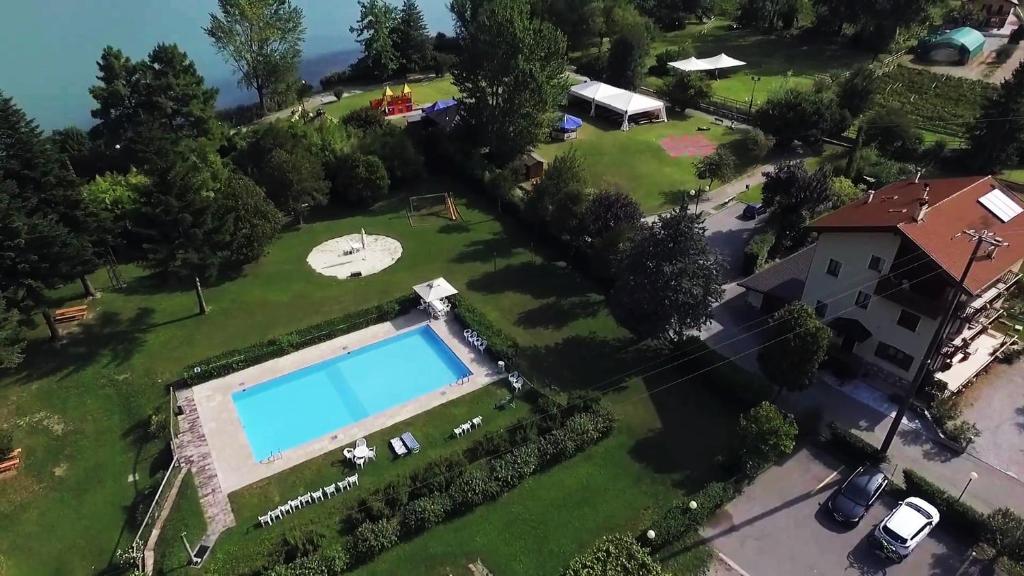Basen w obiekcie Albergo Miralaghi lub w pobliżu