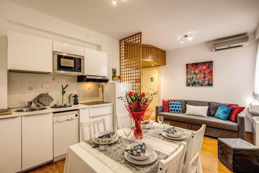Elegant Apartment Behind the Colosseum - Penthouse Apartment