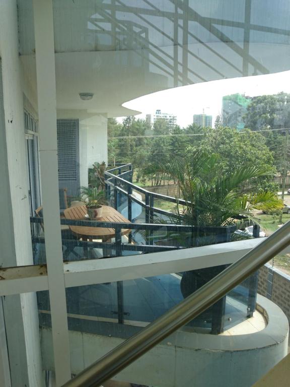 Yaya Brooks - Tomax - Appartement Met Balkon