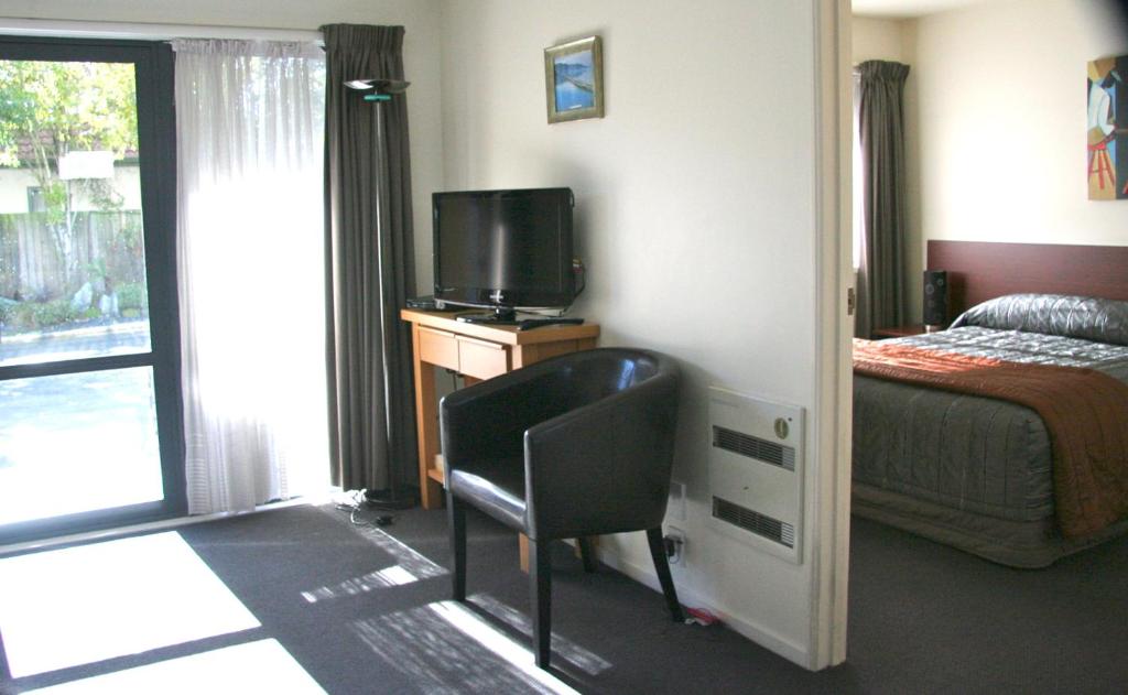 Postel nebo postele na pokoji v ubytování Sherborne Motor Lodge