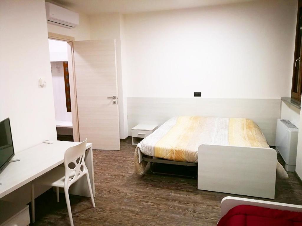 Postel nebo postele na pokoji v ubytování Residenza Borgazzi CIR S00031