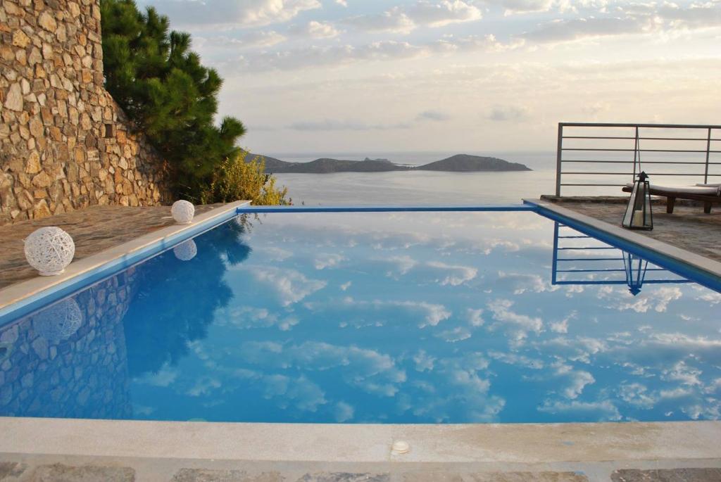 Bazén v ubytovaní Elounda Sunrise Villa alebo v jeho blízkosti