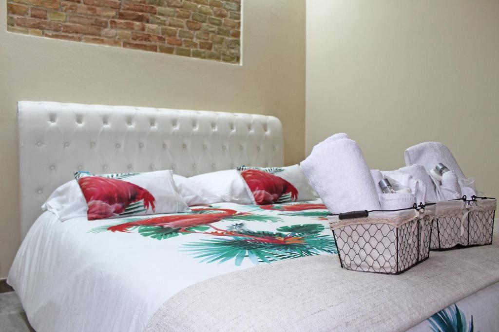 Łóżko lub łóżka w pokoju w obiekcie Flamingo Luxury Apartment AJPSARDINIA