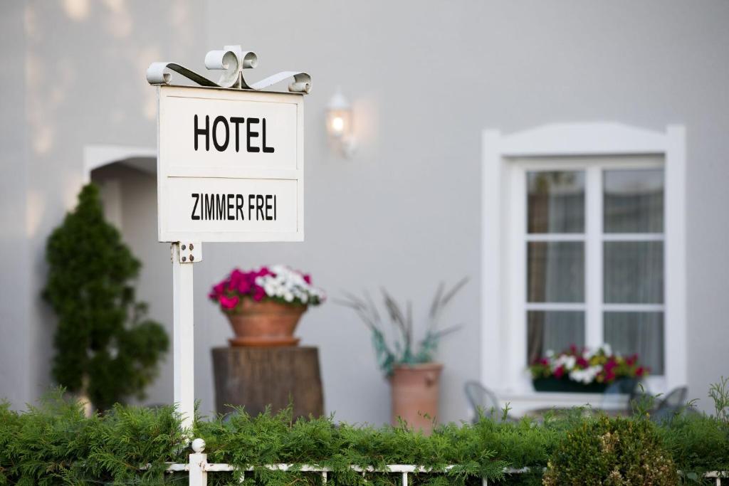 a sign that reads hotel in front of a house at Hotel Nibelungenhof in Tulln