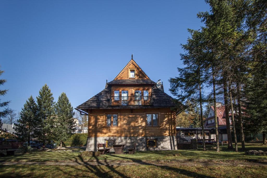 a large wooden house with a gambrel roof at Chata in Zakopane