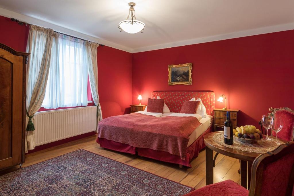Postel nebo postele na pokoji v ubytování Hotel Nibelungenhof