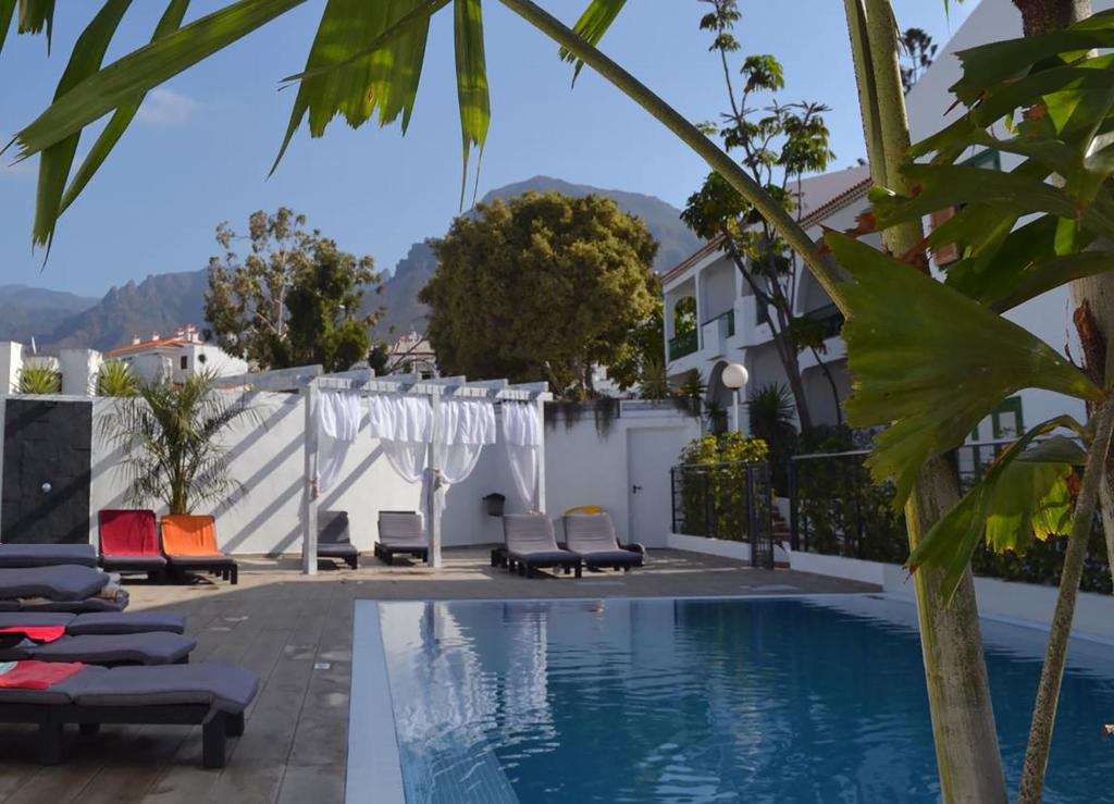 The swimming pool at or close to Aparthotel Neptuno Costadeje
