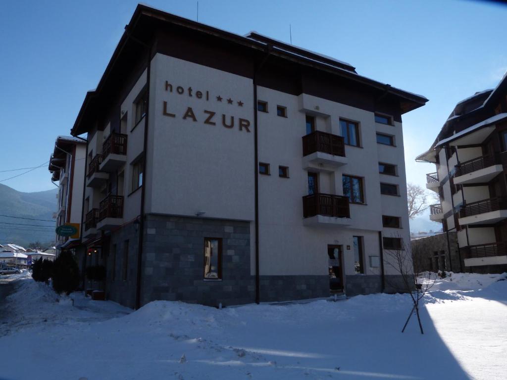 Nespecifikovaný výhled na hory nebo výhled na hory při pohledu z hotelu