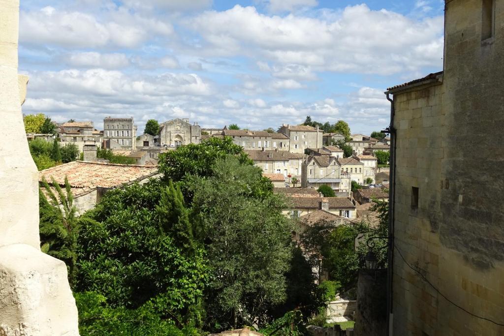 a view of a city with buildings and trees at 12 Rue des Ecoles in Saint-Émilion
