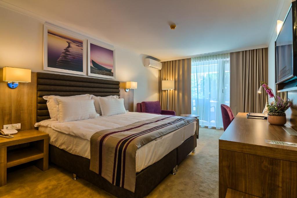 Postel nebo postele na pokoji v ubytování Hotel Saturn