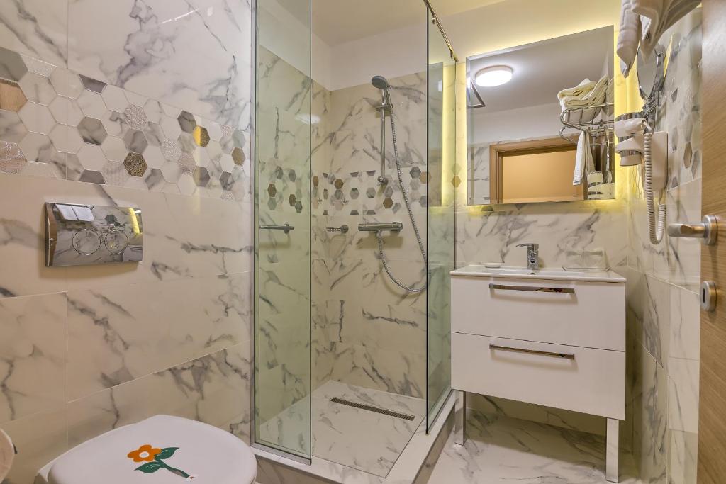 Koupelna v ubytování Hotel Saturn