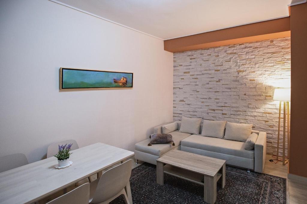Posezení v ubytování Paradise Apartment in Peiraiki
