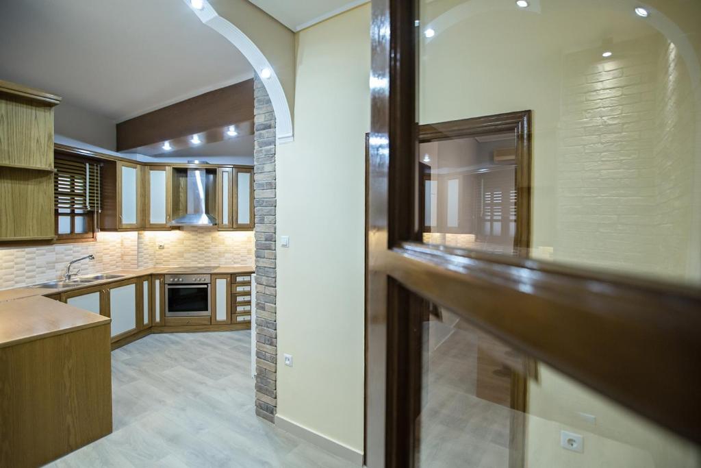 Kuchyň nebo kuchyňský kout v ubytování Paradise Apartment in Peiraiki