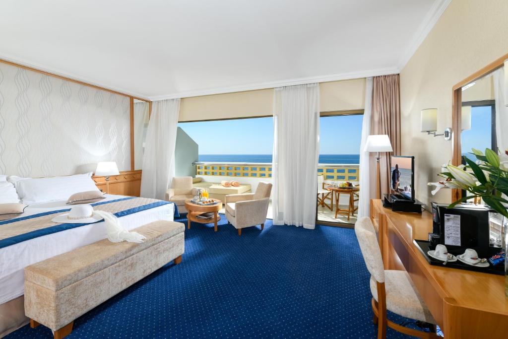 Constantinou Bros Athena Royal Beach Hotel - 少年套房与海景