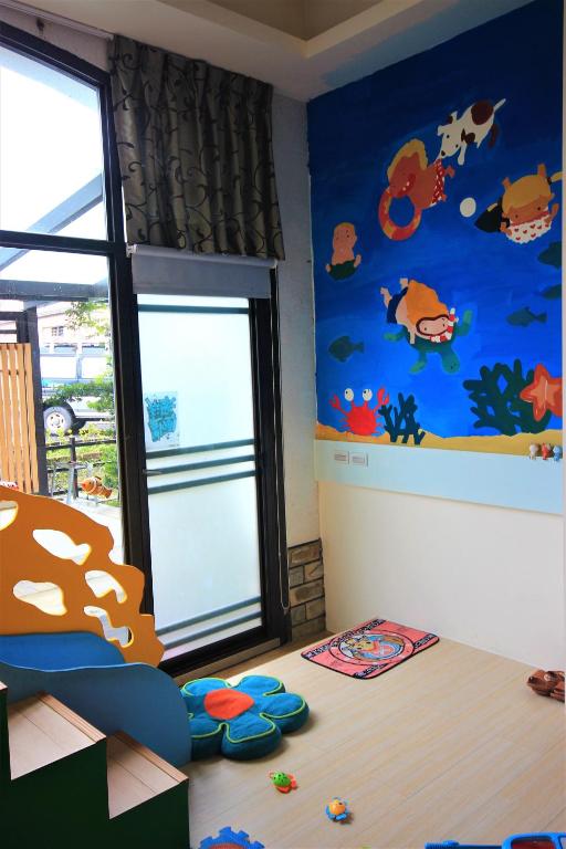 a childs room with a fish mural on the wall at Yudo B&amp;B Yilan in Dongshan