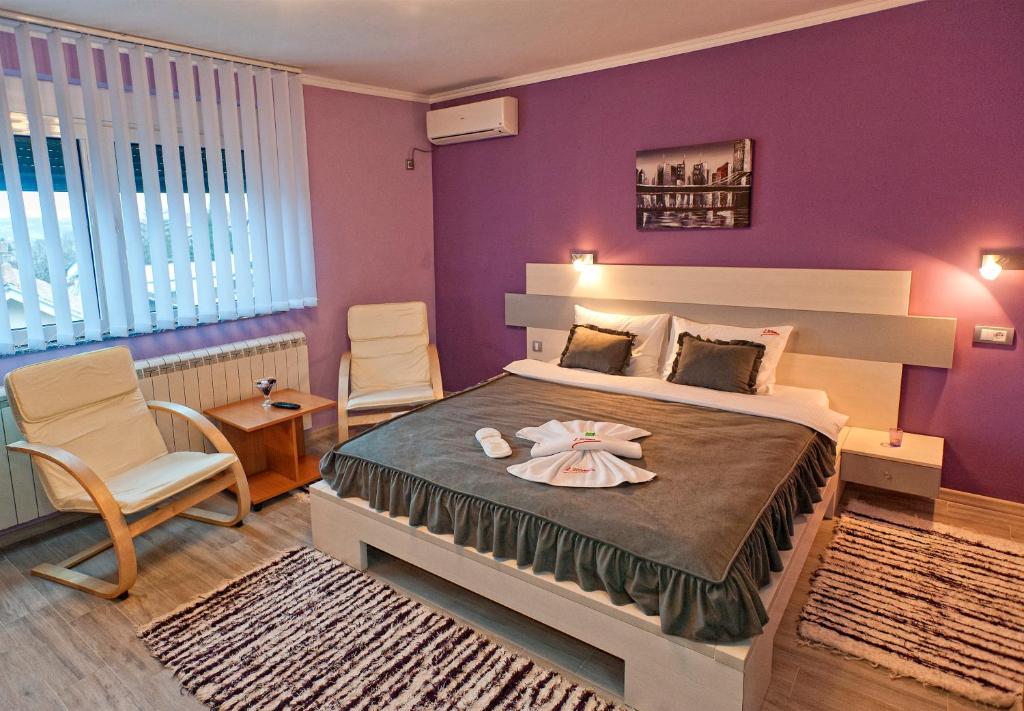 Postel nebo postele na pokoji v ubytování Garni Hotel Lama