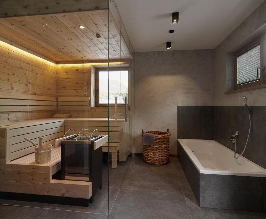 Koupelna v ubytování Hotel Chalets Grosslehen