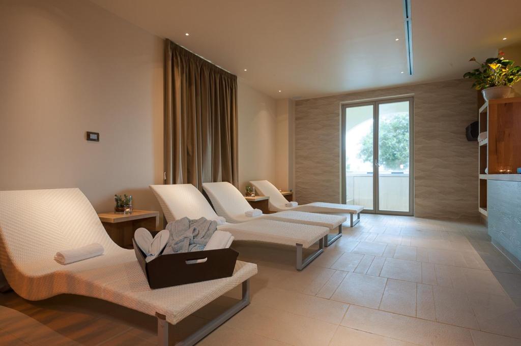 Posedenie v ubytovaní Le Dune Suite Hotel