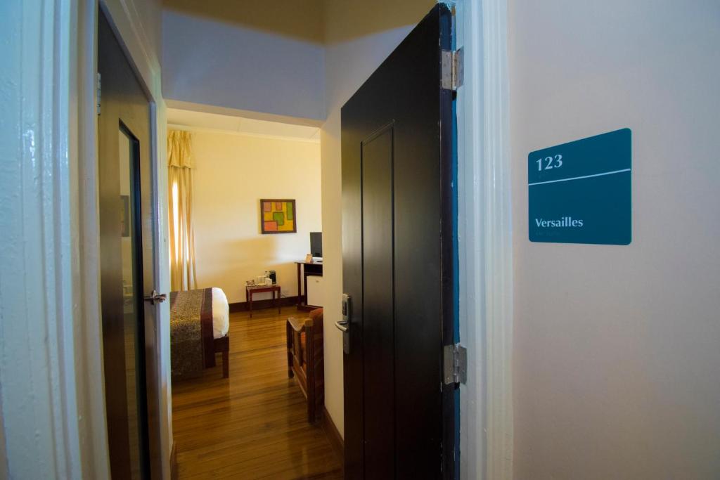 Herdmanston Lodge Hotel - Standard Queen Room
