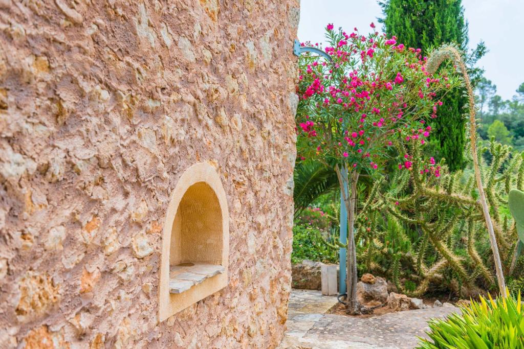 A garden outside Can Pina - Eco Pina -