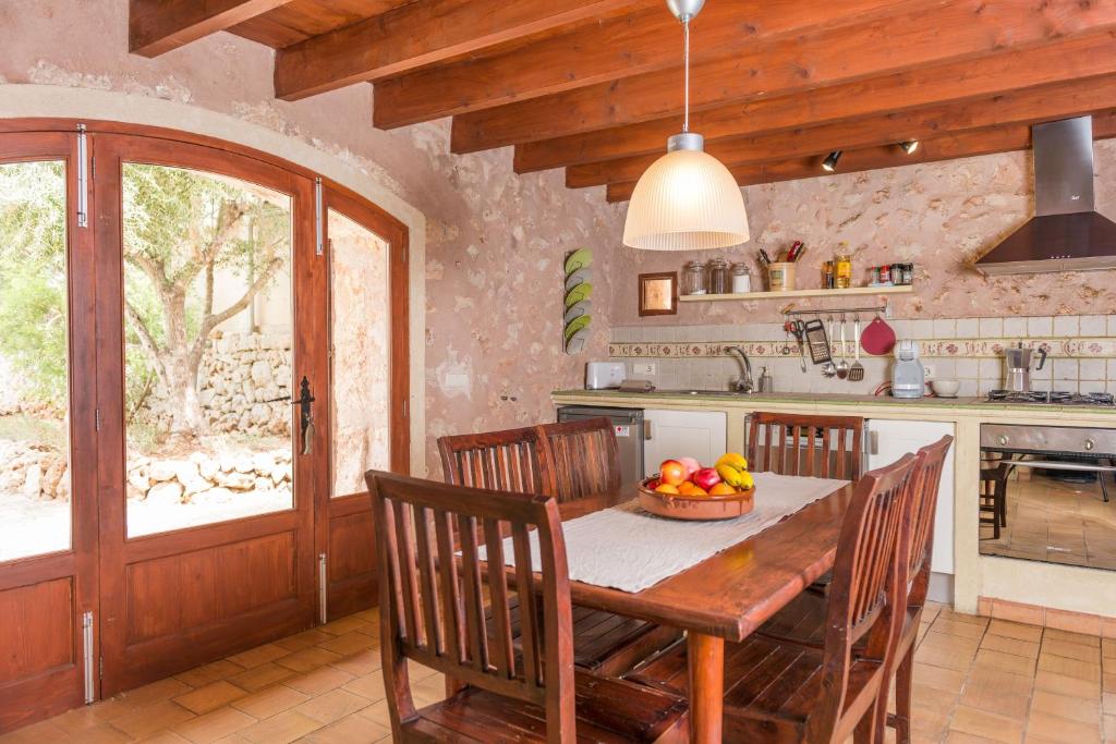 A kitchen or kitchenette at Can Pina - Eco Pina -