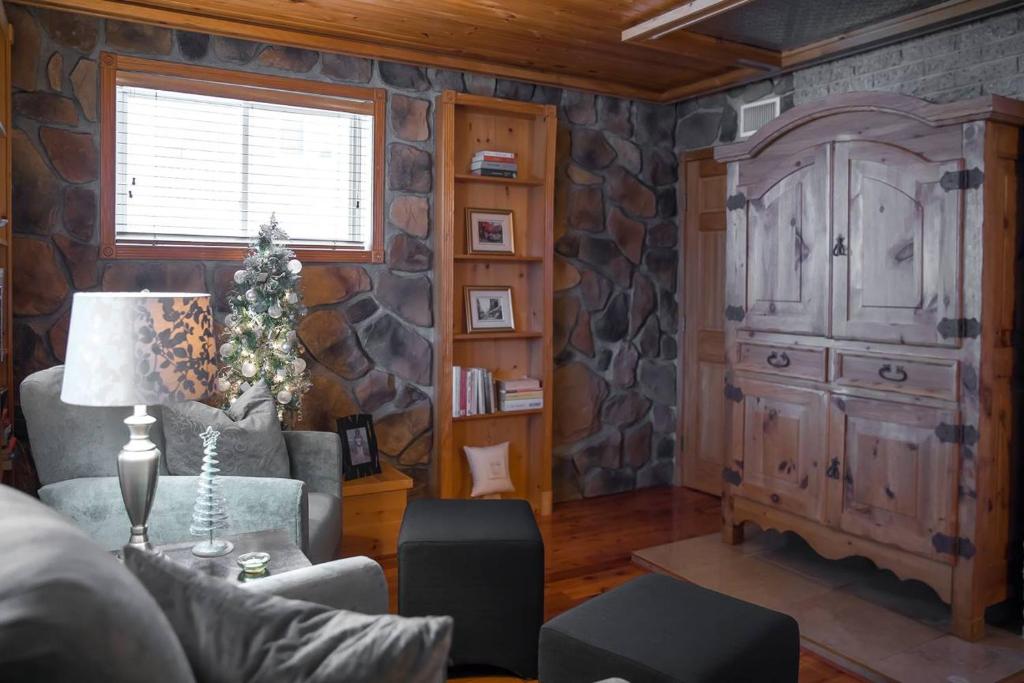 Posezení v ubytování La Maison Bleue du Lac Wallace