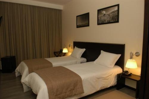 Uma cama ou camas num quarto em Hotel Sao Pedro