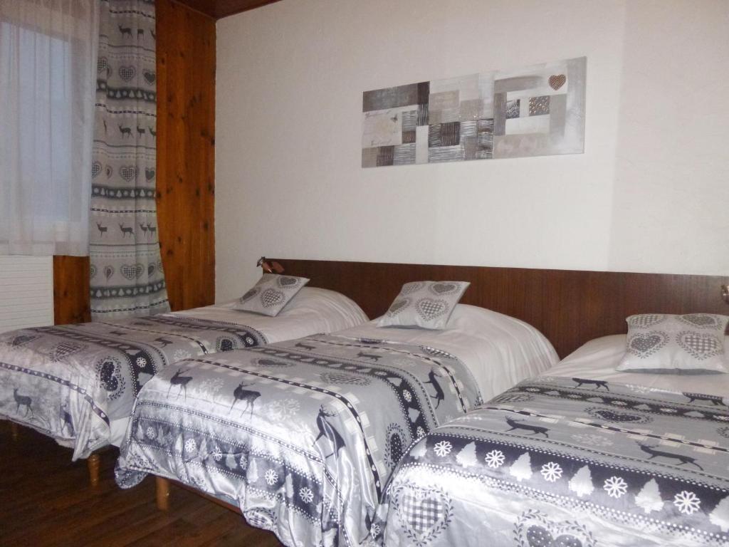 Postel nebo postele na pokoji v ubytování Auberge de Costaroche