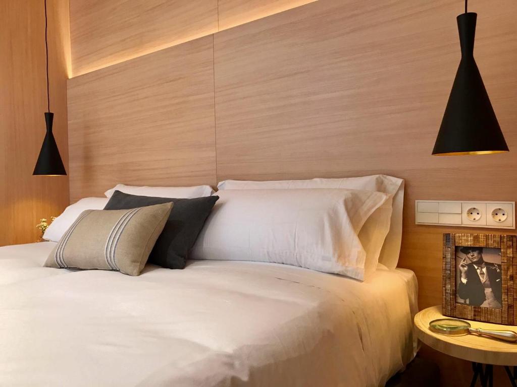 Postel nebo postele na pokoji v ubytování Inside Bilbao Apartments