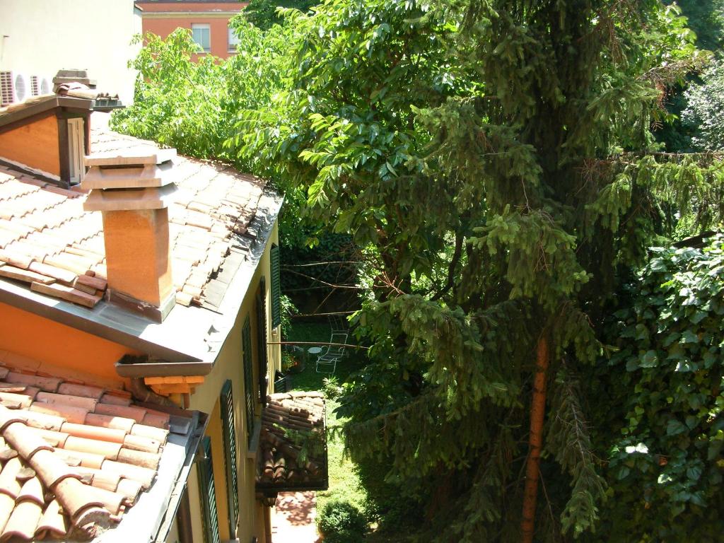 ボローニャにあるNice Apartments in Downtownの横木の上面