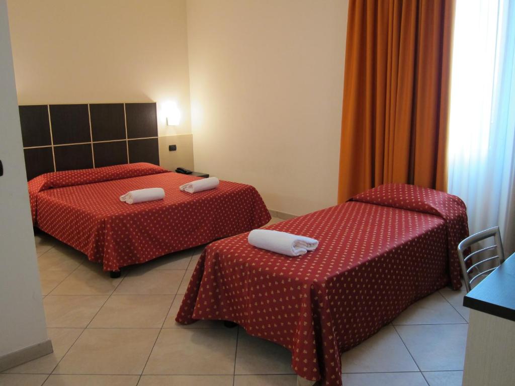 A bed or beds in a room at Hotel Della Volta