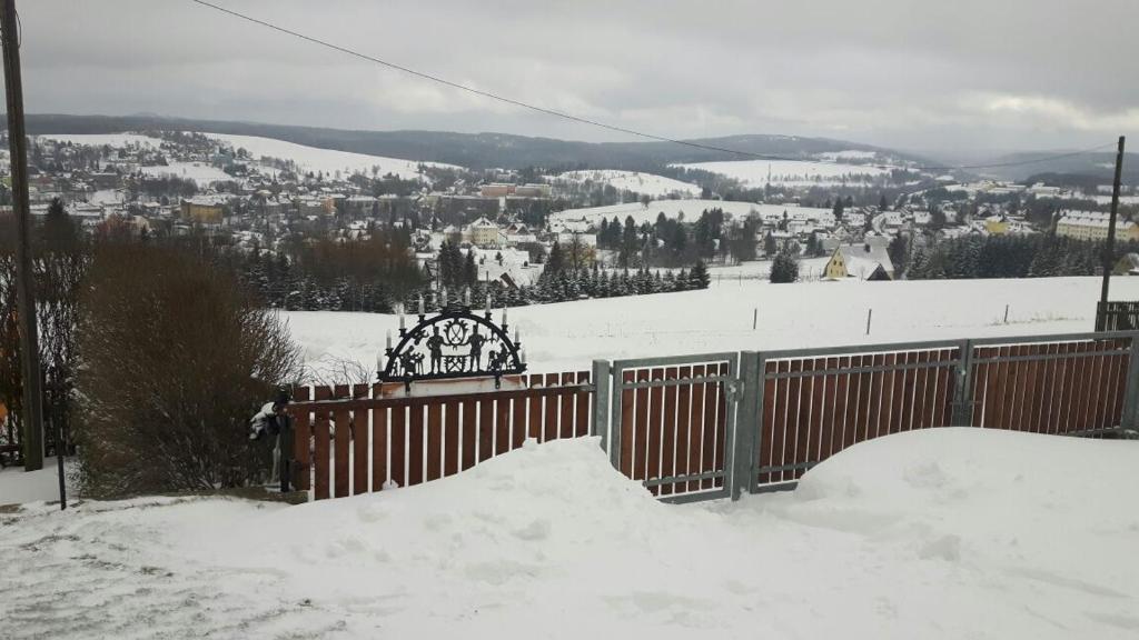 Fewo mit Fichtelberg und Keilbergblick v zimě