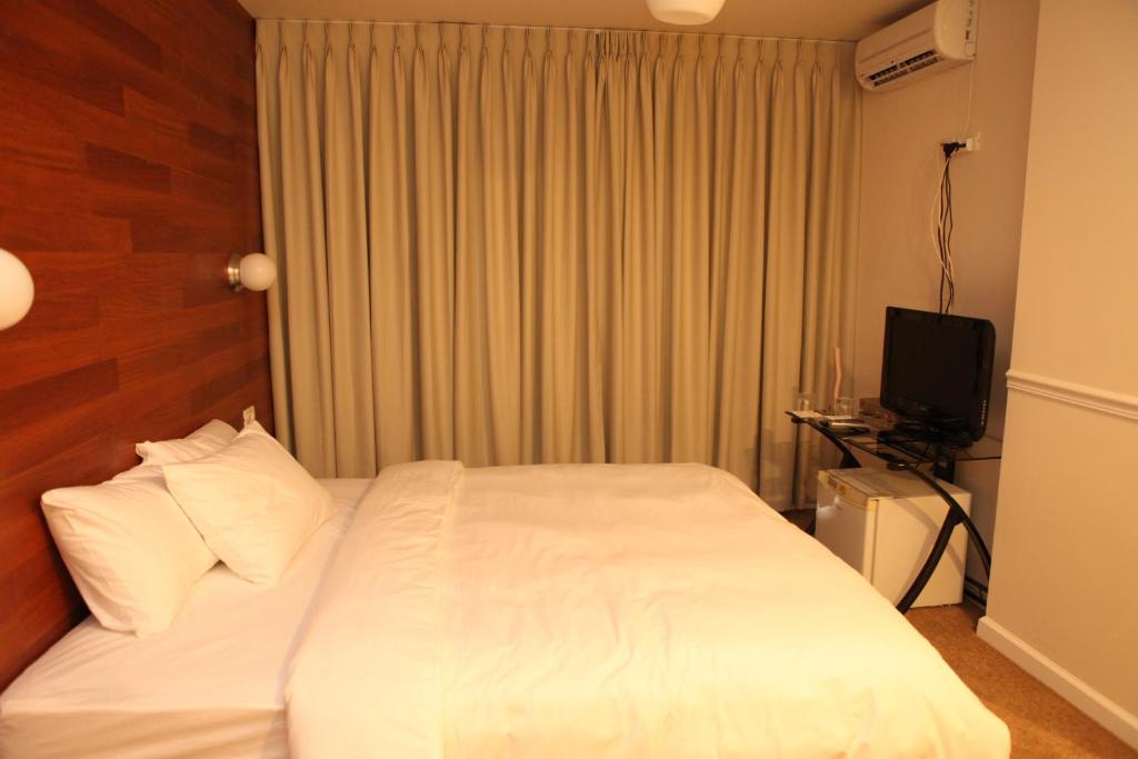 Postel nebo postele na pokoji v ubytování Idelson Hotel