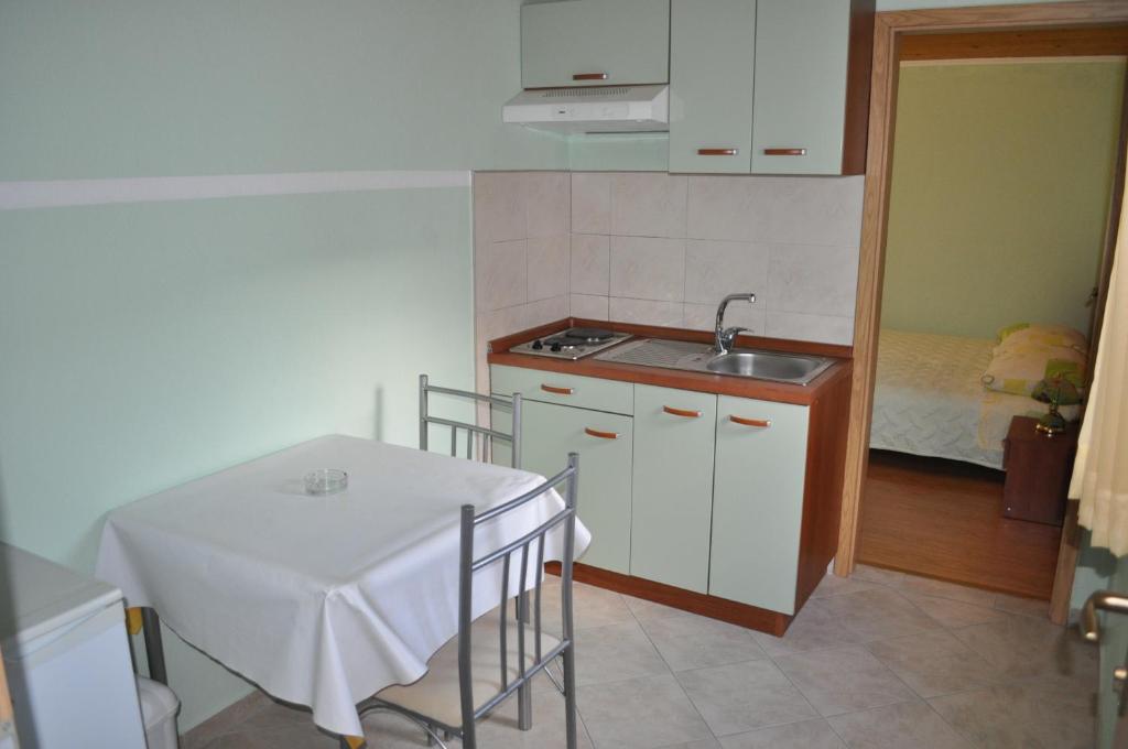 Kuchyň nebo kuchyňský kout v ubytování Apartments Zora