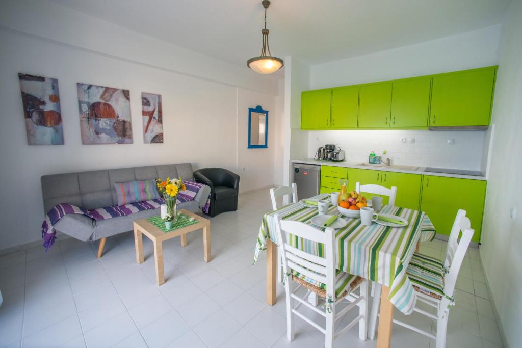 Гостиная зона в Sea View Apartments