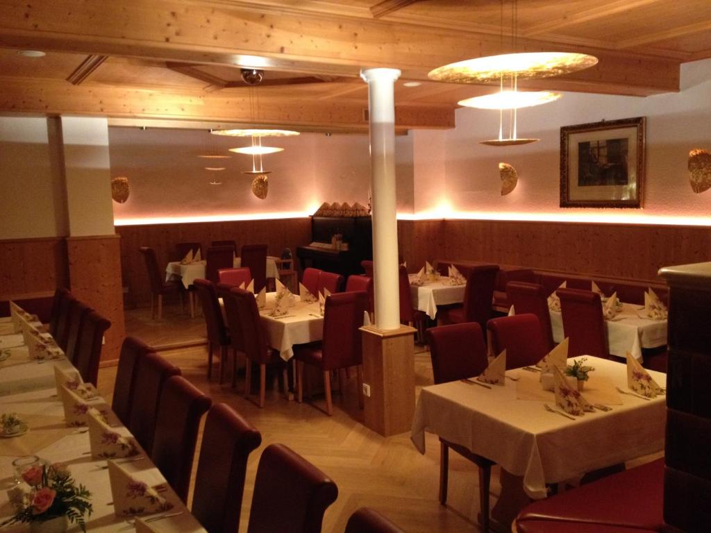 Restoran või mõni muu söögikoht majutusasutuses Hotel-Gasthof Hüttensteinach