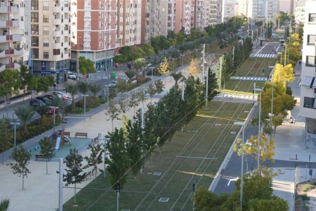 an aerial view of a tennis court in a city at Cozy Flat in Alicante