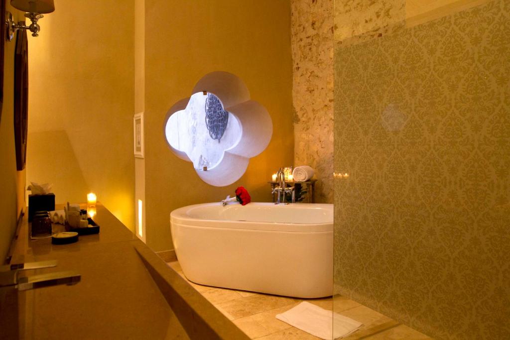 Koupelna v ubytování Bastión Luxury Hotel
