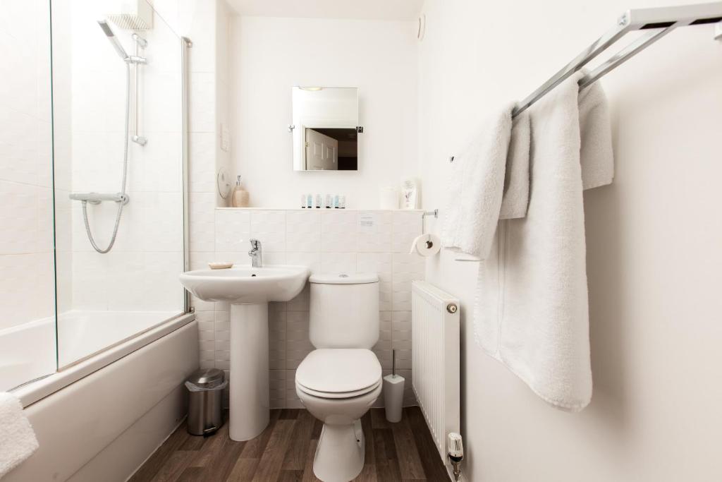 Koupelna v ubytování Dunfermline - Premium Two Bedroom Apartment - KW