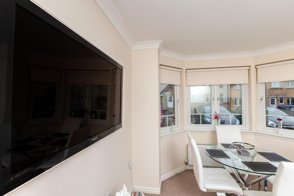 Fotografie z fotogalerie ubytování Dunfermline - Premium Two Bedroom Apartment - KW v destinaci Dunfermline