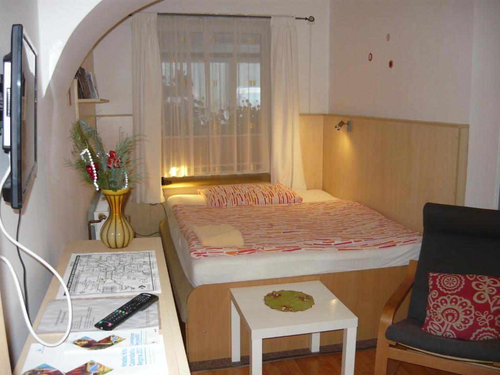Łóżko lub łóżka w pokoju w obiekcie Apartments - Penzion Lena