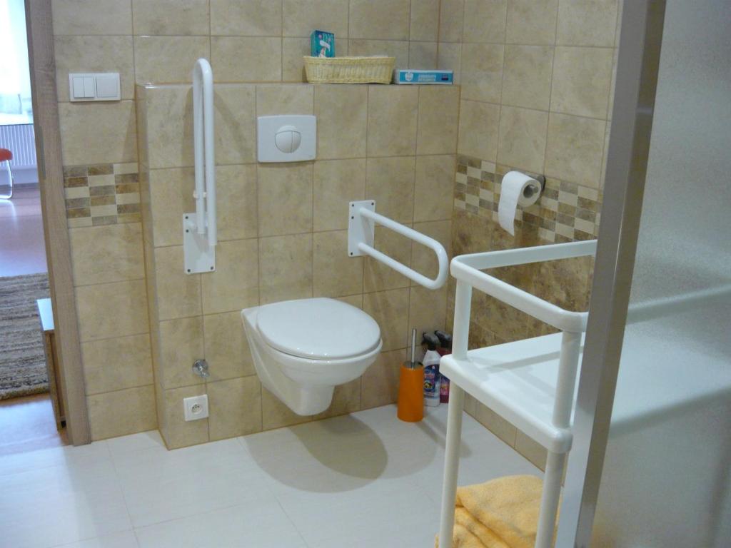 Łazienka w obiekcie Apartments - Penzion Lena