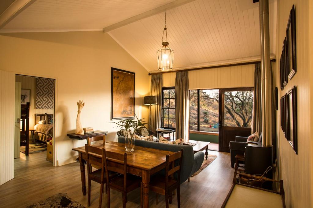 Posezení v ubytování Three Tree Hill Lodge