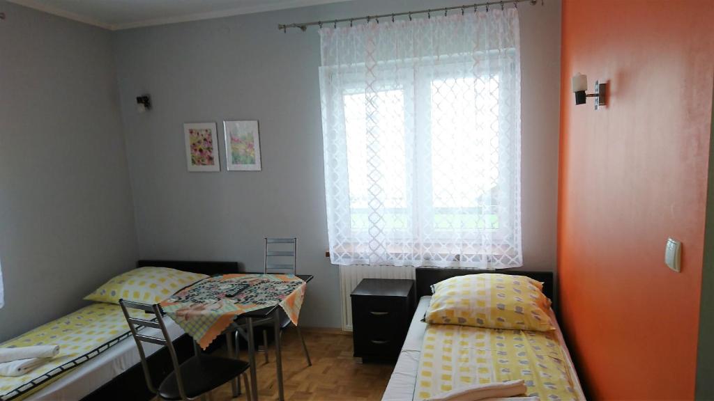Postel nebo postele na pokoji v ubytování Leniwy Motyl