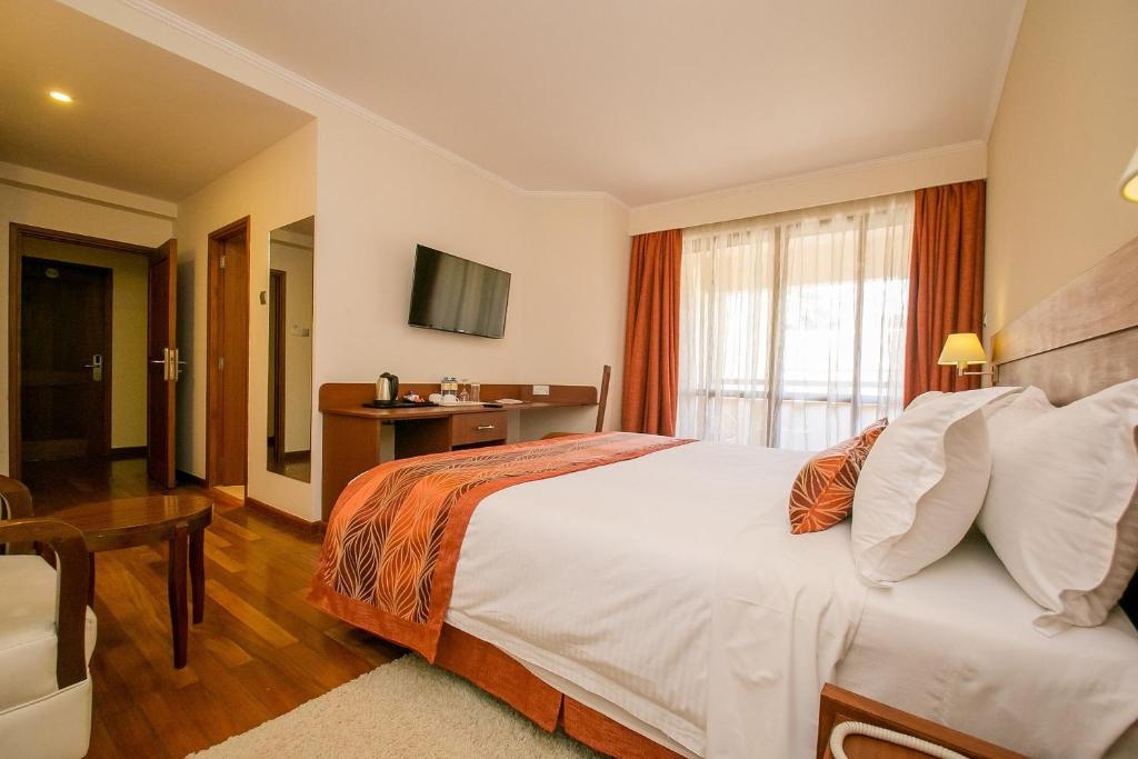 Waridi Paradise Hotel and Suites - 